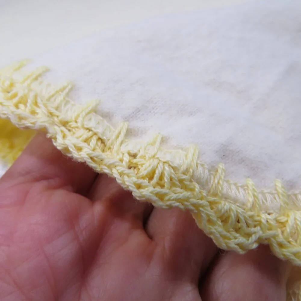 2002 Dolly Inc.Yellow Baby Blanket Crochet Scalloped w embroidered Paw Print